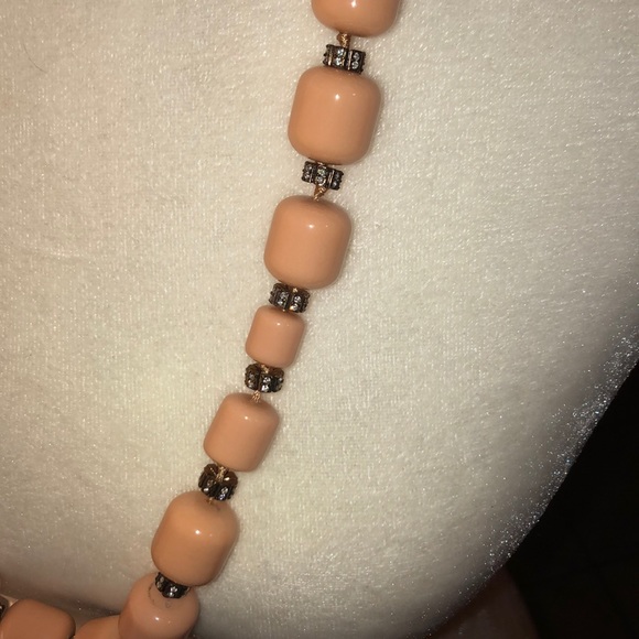 Like New J.Crew Blush Bead Necklace - Picture 4 of 7
